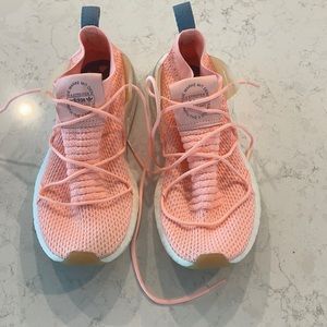 bright pink ultra boosts barely worn